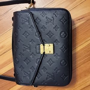 Black crossbody Purse